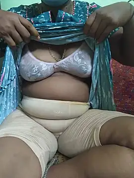 Show de Tamilselviroja- na webcam