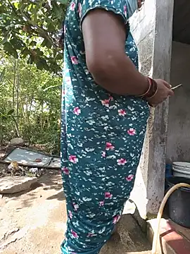 Tamilselviroja- Show in webcam