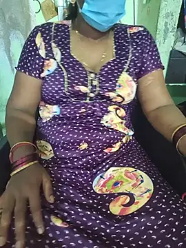 Show de Tamilselviroja- na webcam