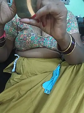XXX chat uživo modela Tamilselviroja-