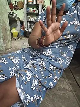 Tamilselviroja- Chat XXX in diretta