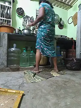 Tamilselviroja- Chat XXX in diretta