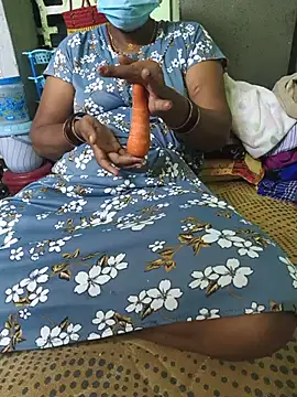 Tamilselviroja-n Live XXX chat