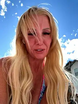 lilyskyxxx Show in webcam