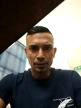 exotico2323 Show Webcam