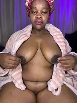 CynnxxxBarb webcam show
