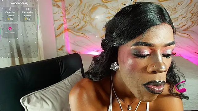 EbonyHansNight: διαδικτυακό σόου στην κάμερα