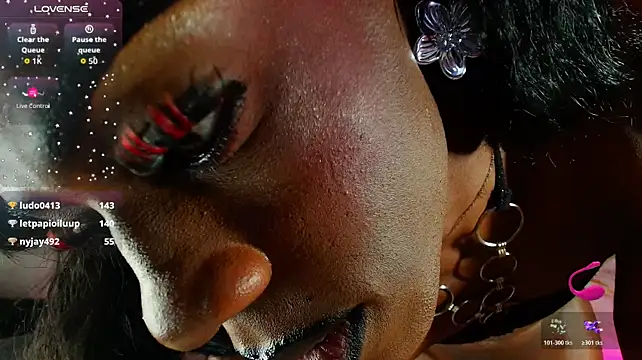 Pokazy przed kamerką – EbonyHansNight