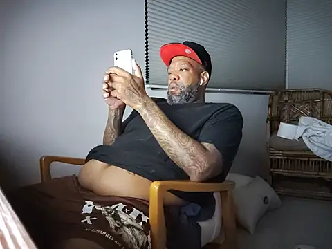 Show modela PrEtTyBoYbUlL na web-kameri
