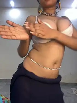 Baddie_Riya Adlı Modelin Canlı XXX Sohbeti