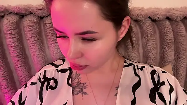 AlmaryKimn Webbikameraesitys
