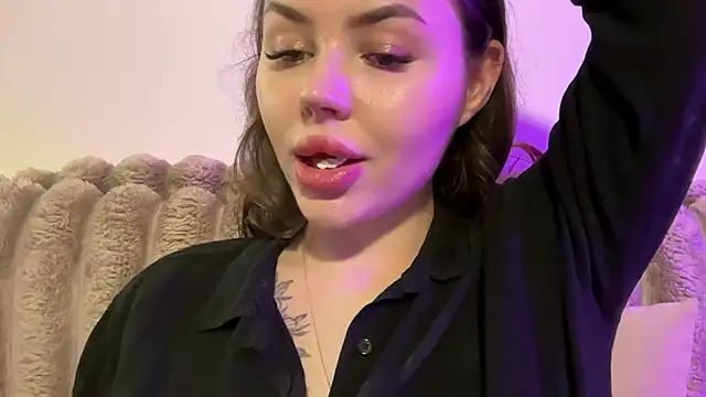 AlmaryKim Adlı Modelin Web Kamerası Şovu