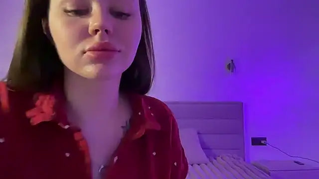 הופעת וובקאם של AlmaryKim