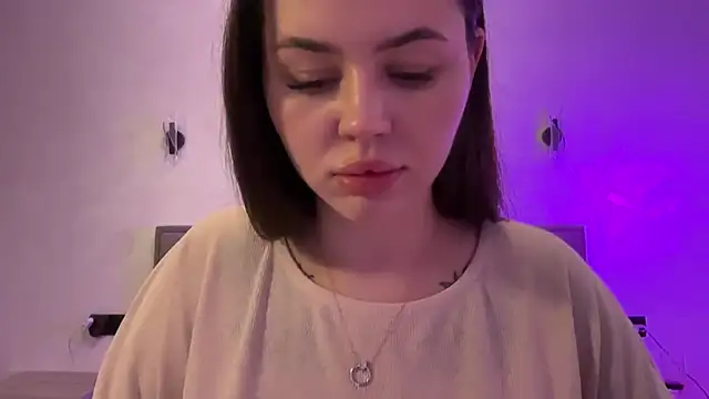 הופעת וובקאם של AlmaryKim