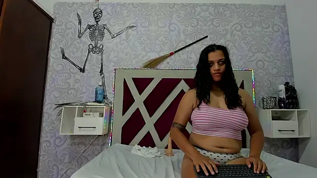LucyAndBella Live XXX-chat