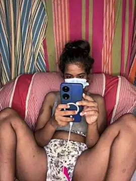 SukiyamaAsia live XXX chat