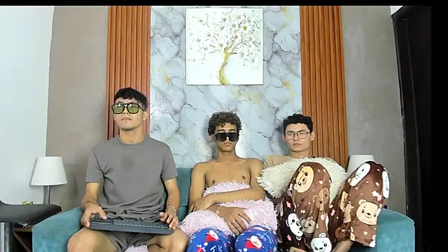 عرض كام VERY_HOT_GUYS