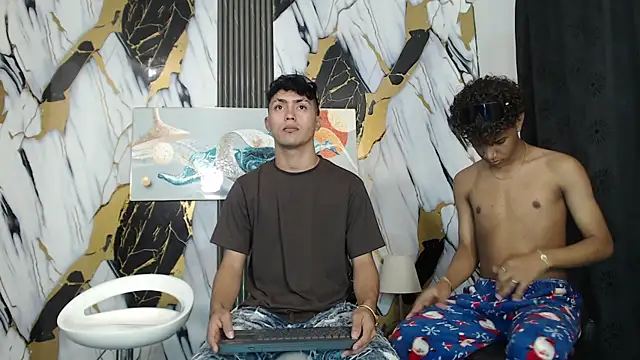 VERY_HOT_GUYS' Webcam Show