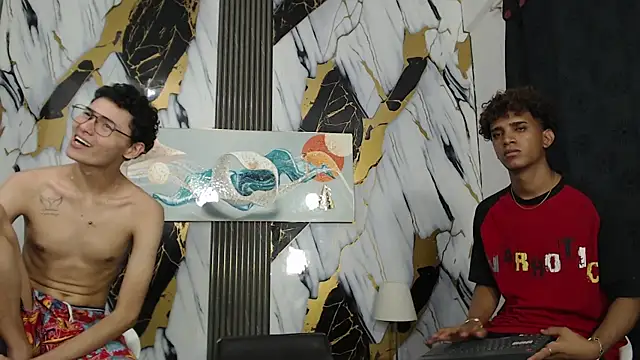 VERY_HOT_GUYS Adlı Modelin Web Kamerası Şovu