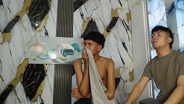 Show modela VERY_HOT_GUYS na web-kameri
