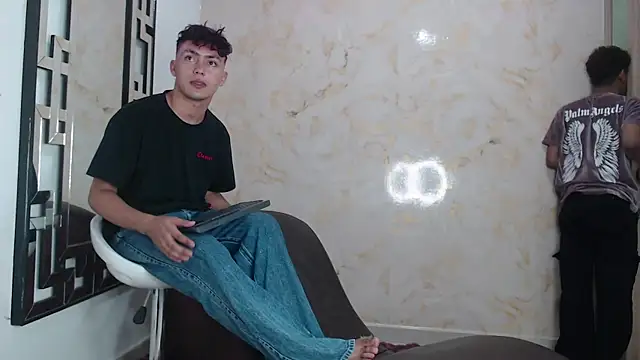 VERY_HOT_GUYSのウェブカメラショー