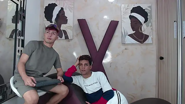 Webkamerová show VERY_HOT_GUYS