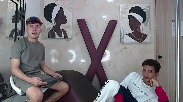 Webkamerová show VERY_HOT_GUYS