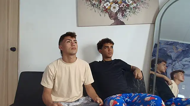 VERY_HOT_GUYS Webcam Show