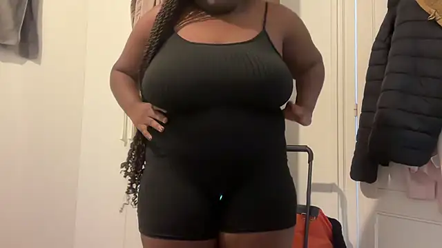 nanaisbackk's Live XXX Chat