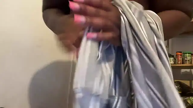 nanaisbackk's Webcam Show