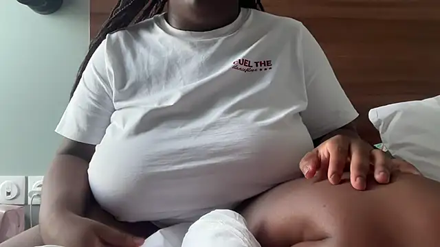 nanaisbackk's Webcam Show