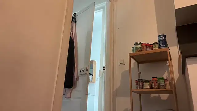 nanaisbackk's Live XXX Chat
