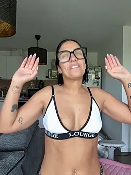 Chat XXX en directo de LaPetiteKim