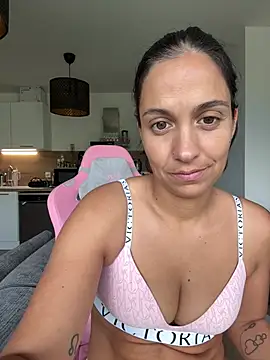 LaPetiteKim's Live XXX Chat
