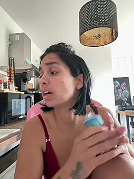 LaPetiteKim Chat XXX in diretta