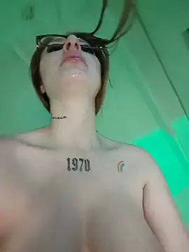 Bennuluspeach_'s Webcam Show
