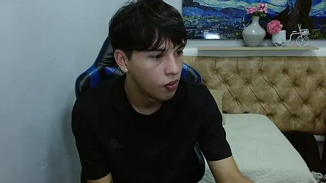 StiwenTwink Show in webcam
