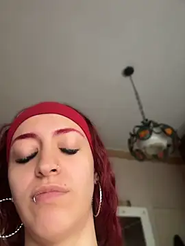Sweetredevil's Webcam Show
