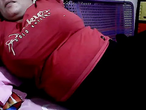 HornyPussie69 élő XXX-chatje
