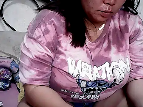 Chat +18 de HornyPussie69 ao vivo