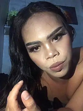 הופעת וובקאם של HOT_CUM_ELLA