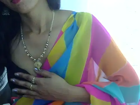 Laila_Cute: διαδικτυακό σόου στην κάμερα