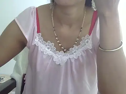 Laila_Cute: διαδικτυακό σόου στην κάμερα