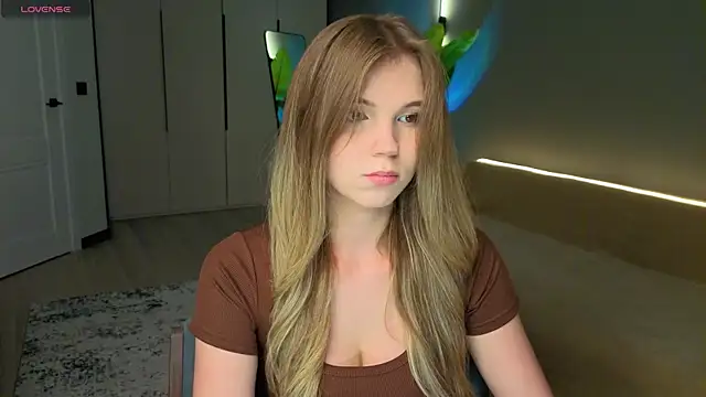 Show modela linakorvin na web-kameri