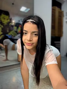 ArieliciousXXX's Webcam Show