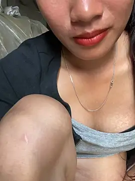 Uyen-nhu's Live XXX Chat