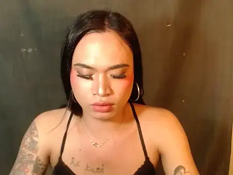 TSsexy_LOVERxxxx: διαδικτυακό σόου στην κάμερα