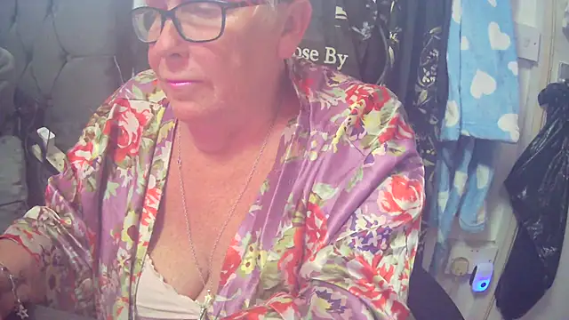 Playful_MILF_Demi Show in webcam