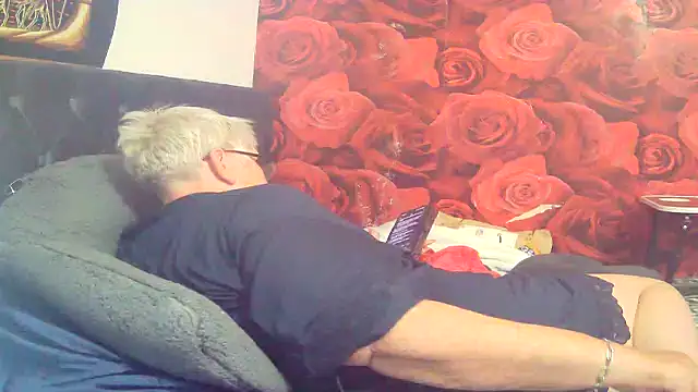 Chatroom en direct de Playful_MILF_Demi
