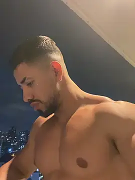 Ezzio_Scolaro Show in webcam